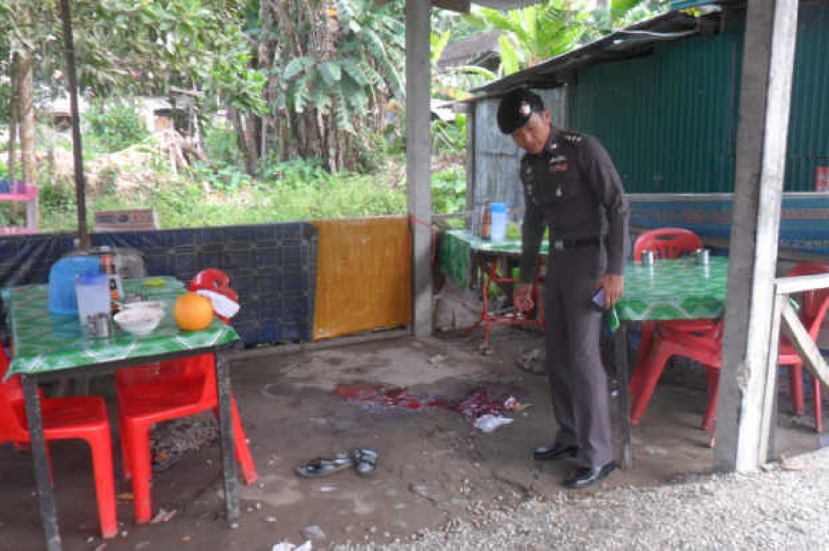 ยิงสารวัตรกำนันยะรังในร้านก๋วยเตี๋ยว ยิงสารวัตรกำนันยะรังในร้านก๋วยเตี๋ยว