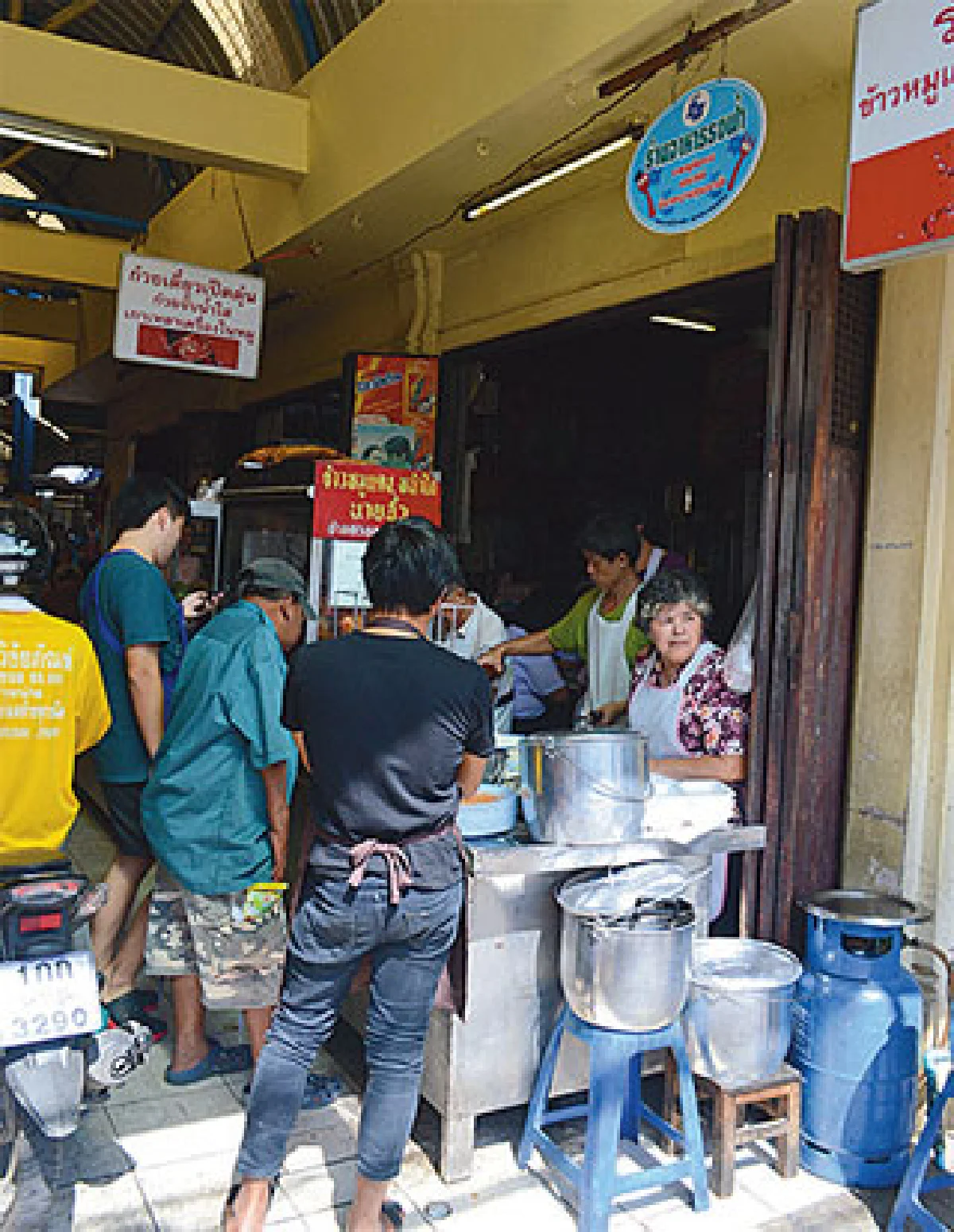 ลุยถิ่นข้าวหมูแดง ตลาดบนล่าง นครปฐม