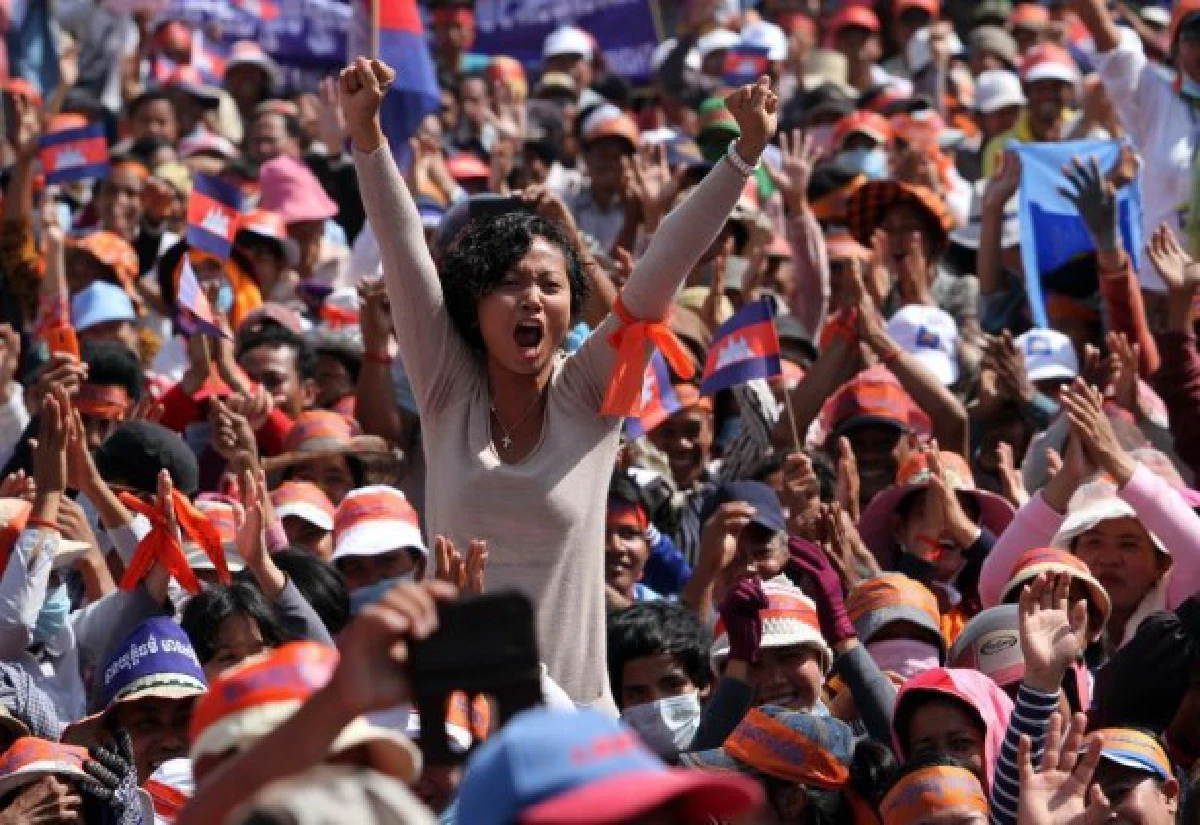 "สม รังสี"นำม็อบเดินขบวนใหญ่ไล่ฮุน เซน