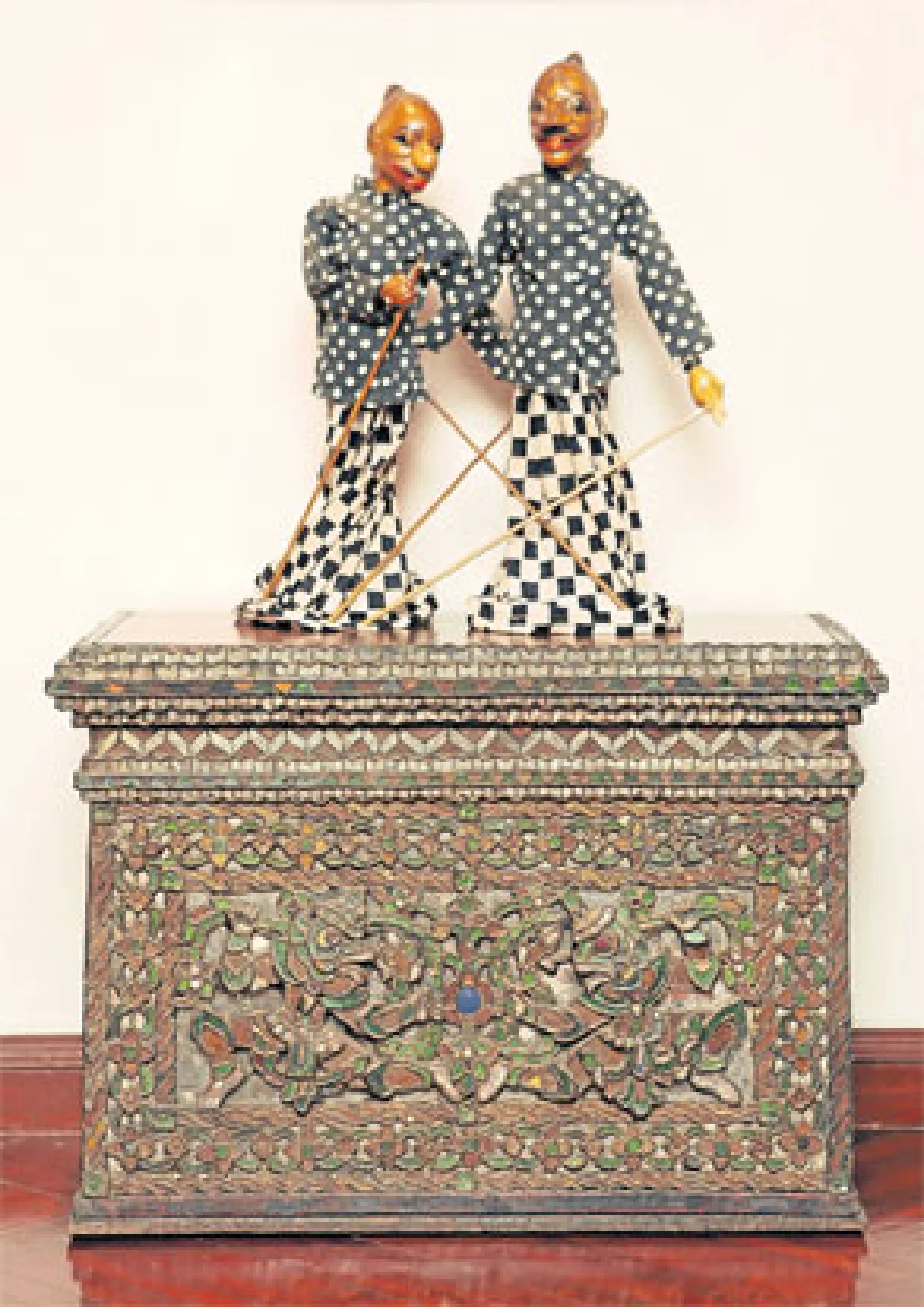 ชมความงามศิลปะผ่านของสะสมโบราณ ของ เกียรติ สิทธีอมร