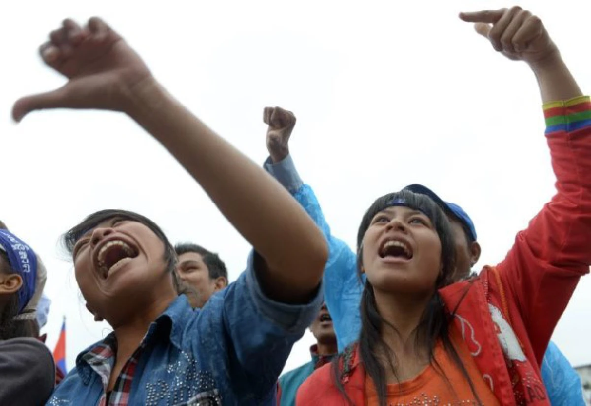 "สม รังสี"นำม็อบเดินขบวนใหญ่ไล่ฮุน เซน