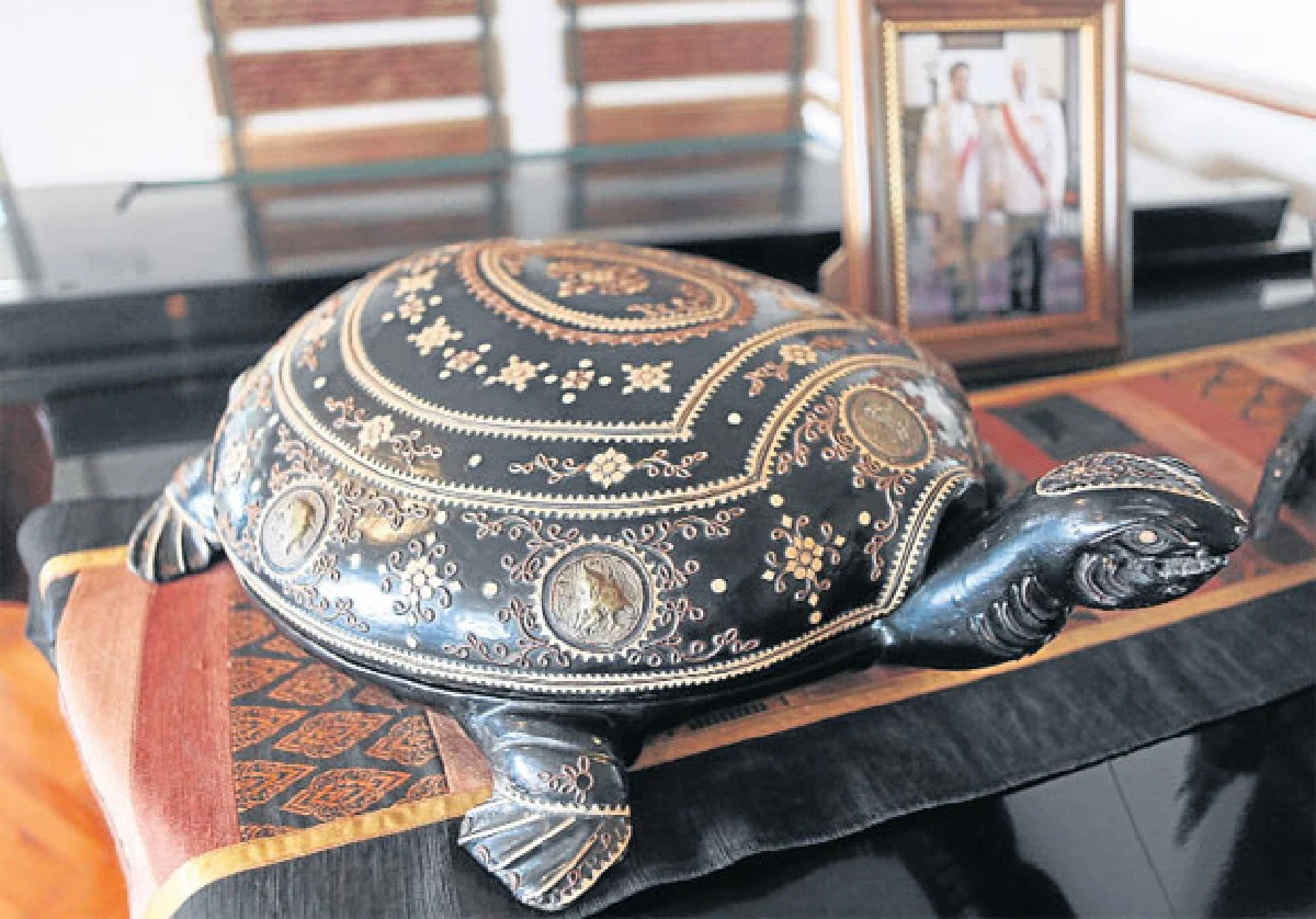 ชมความงามศิลปะผ่านของสะสมโบราณ ของ เกียรติ สิทธีอมร