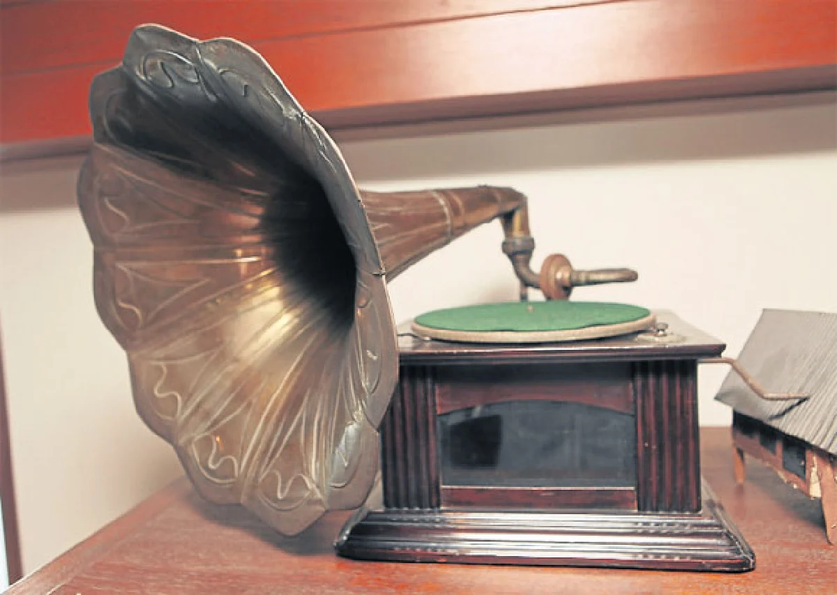 ชมความงามศิลปะผ่านของสะสมโบราณ ของ เกียรติ สิทธีอมร