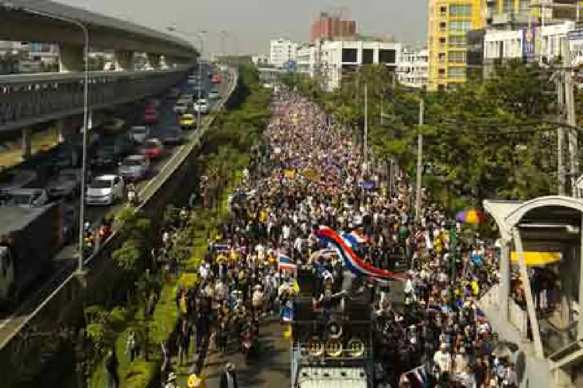 สุเทพเริ่มกิจกรรมที่วงเวียนใหญ่