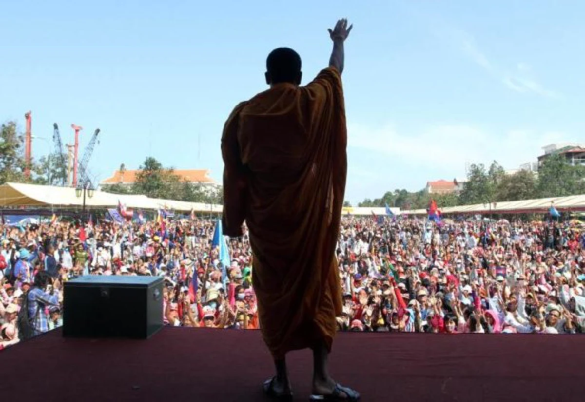 "สม รังสี"นำม็อบเดินขบวนใหญ่ไล่ฮุน เซน