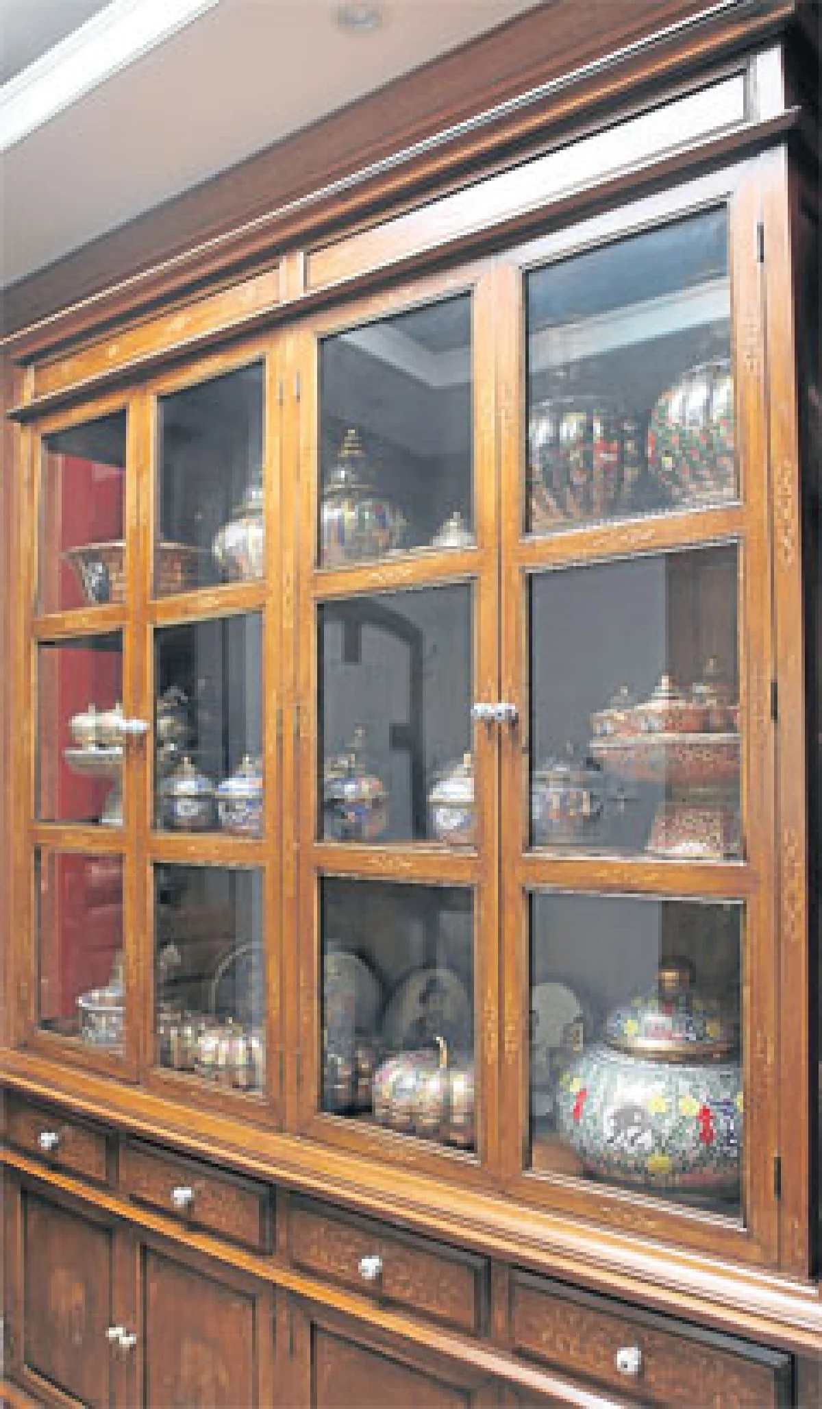 ชมความงามศิลปะผ่านของสะสมโบราณ ของ เกียรติ สิทธีอมร