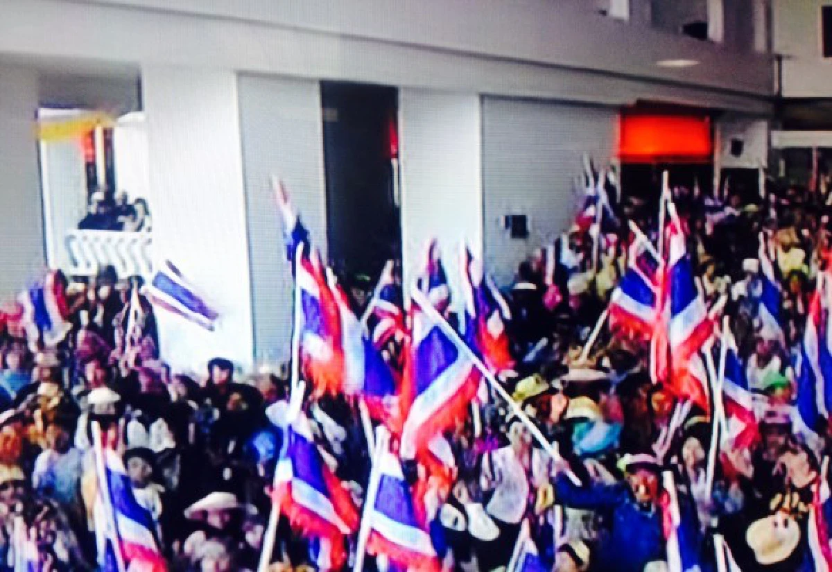 คปท.บุกยึดDSIแล้วเจ้าหน้าที่อพยพออก