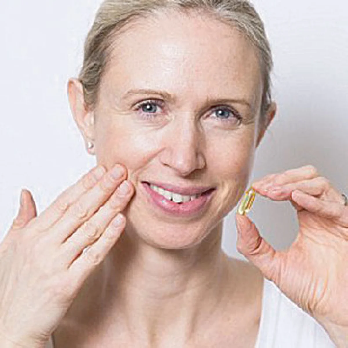 นวดหน้าด้วยน้ำมันตับปลา เทรนด์ใหม่สาวใหญ่ผู้ดี