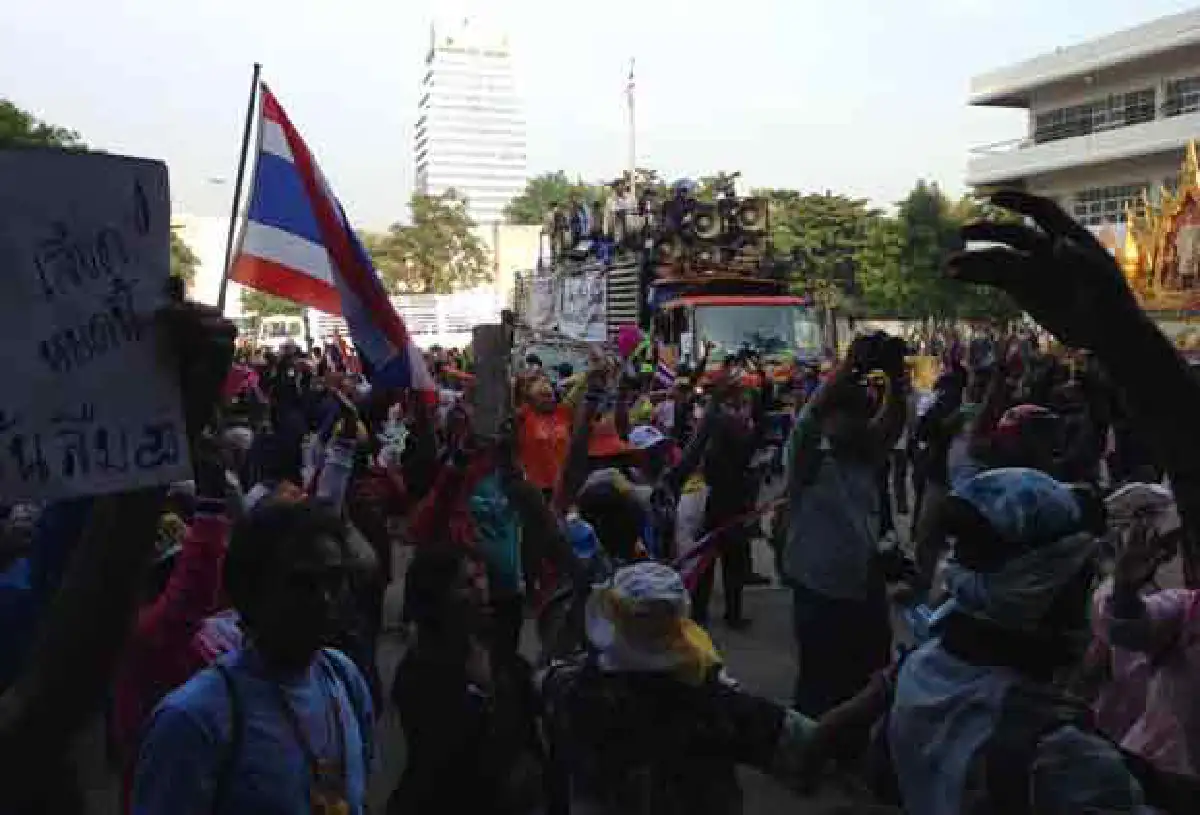Violence at candidate registration centre (updated)