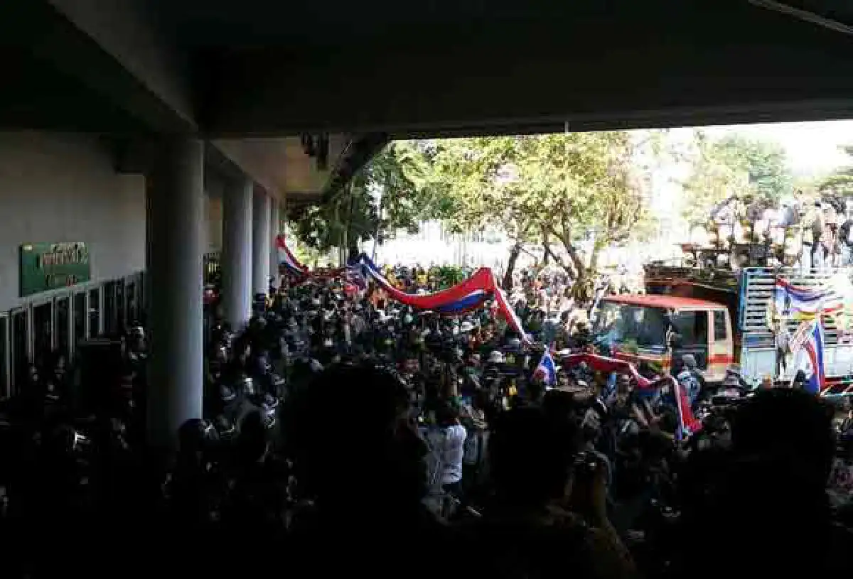 Violence at candidate registration centre (updated)