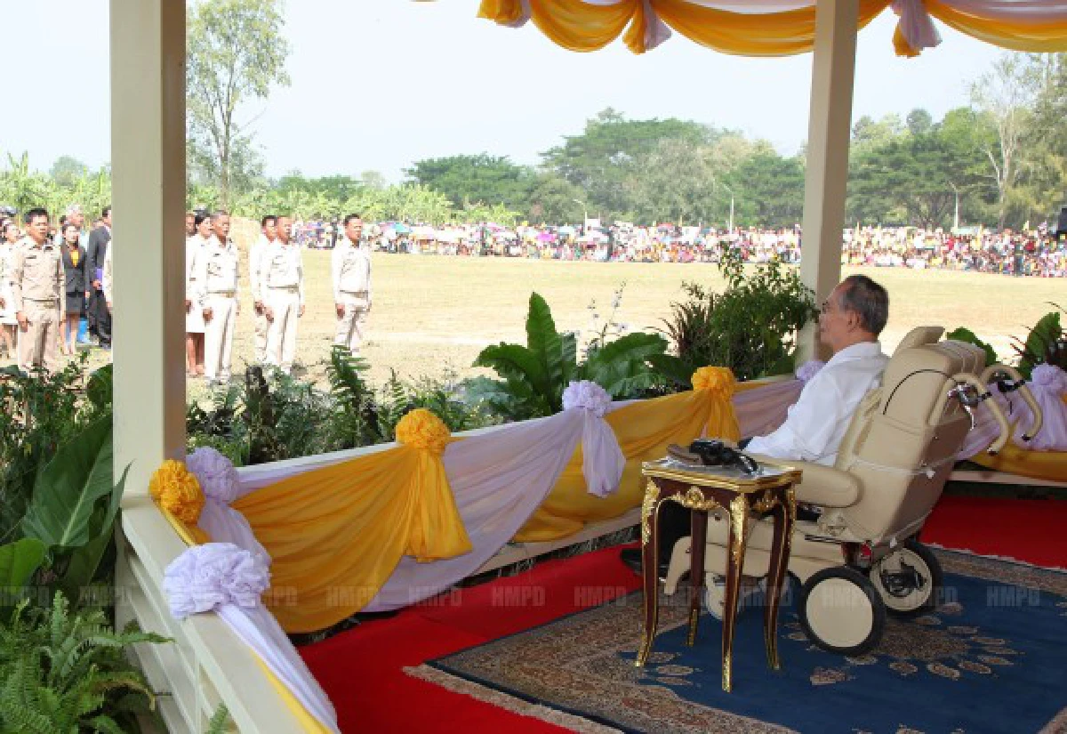 ในหลวงเสด็จฯโรงเรียนอานันท์หัวหิน