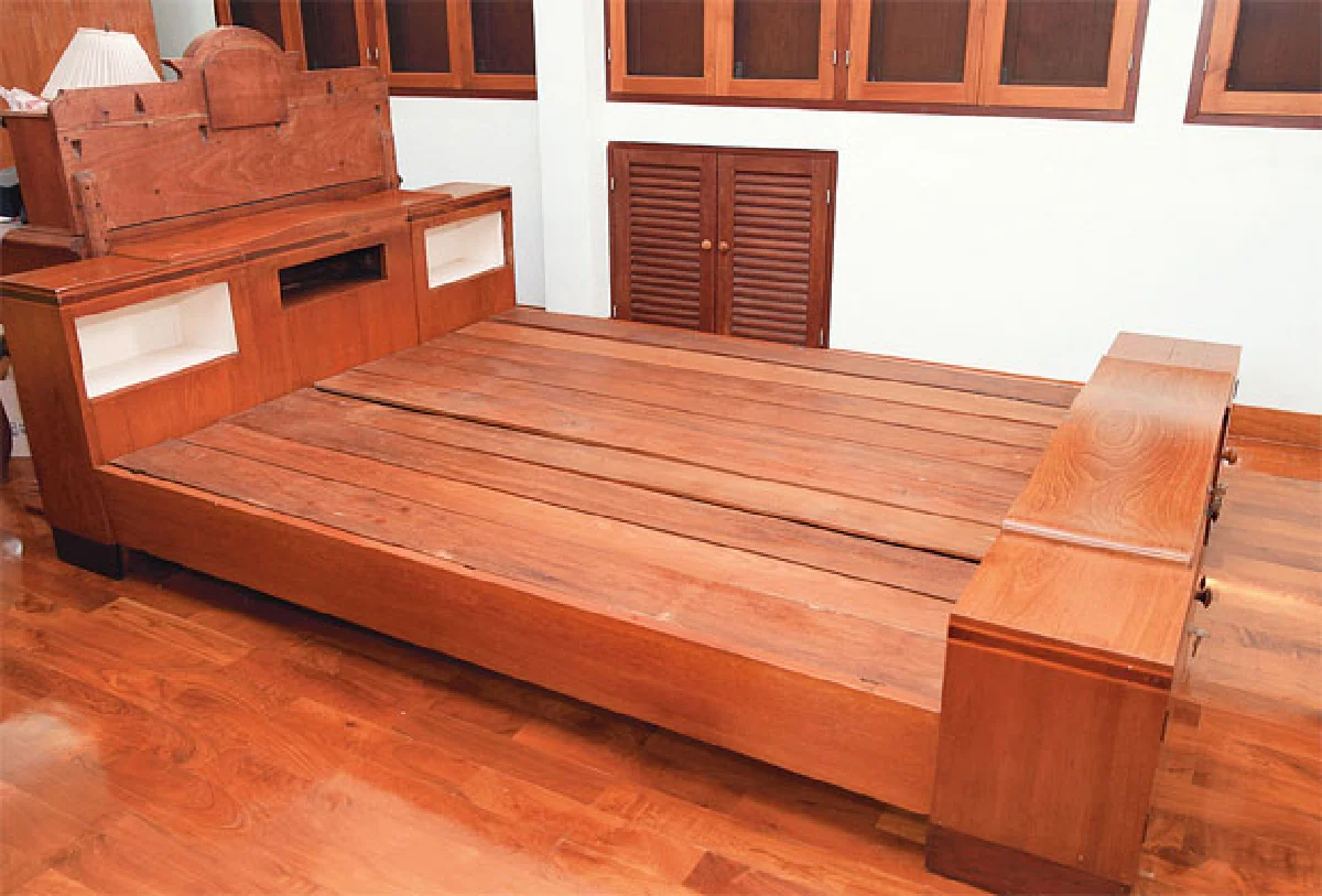 เฟอร์นิเจอร์ไม้บรรพบุรุษของ ณรงค์ชัย ว่องธนะวิโมกษ์