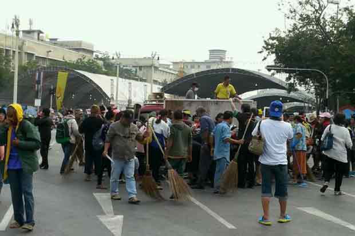 กปปส.จัดบิ๊กคลีนนิ่งราชดำเนินรับปีใหม่ กปปส.จัดบิ๊กคลีนนิ่งราชดำเนินรับปีใหม่