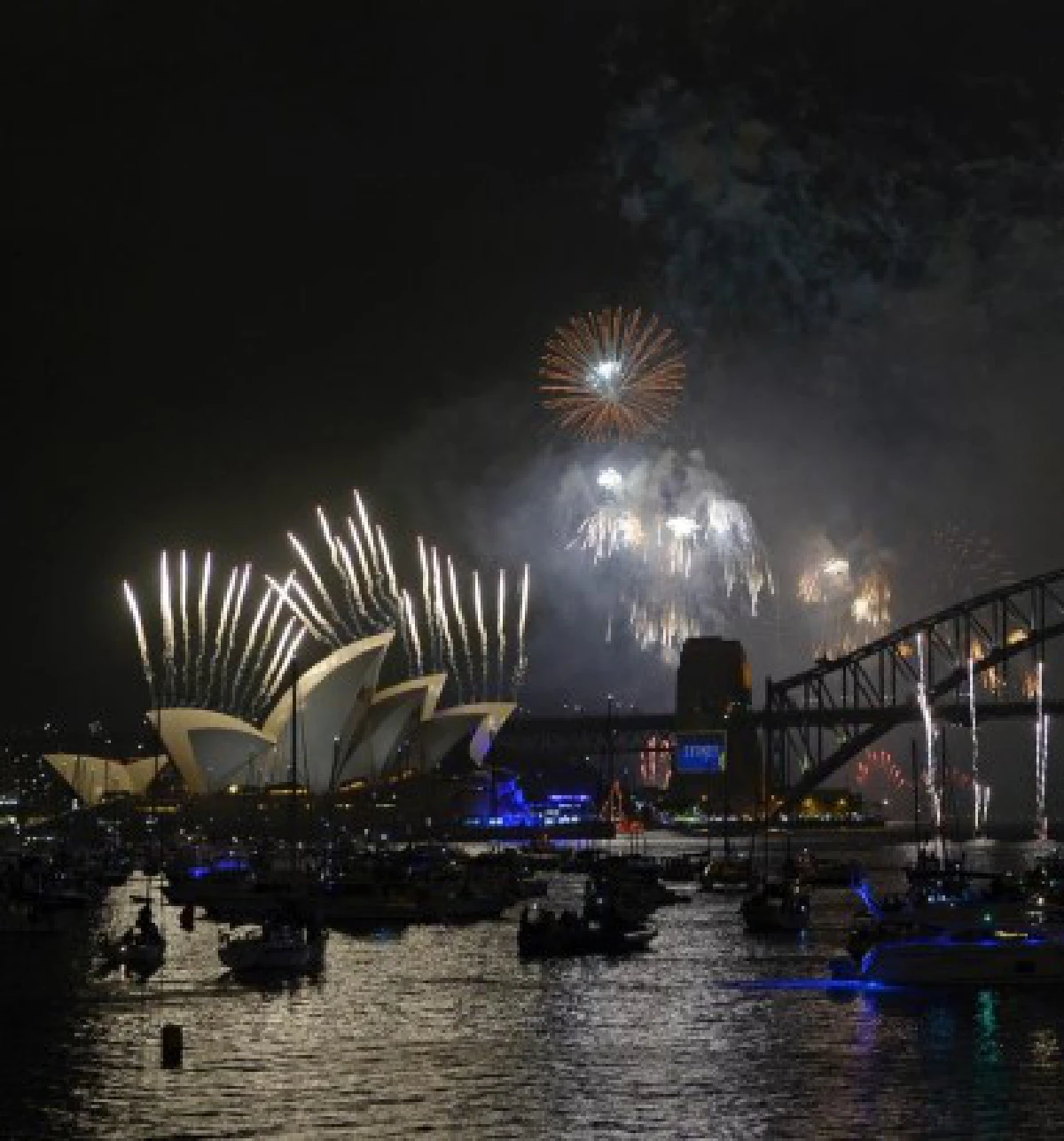 เคาต์ดาวน์โลก2014สุดคึกครื้น