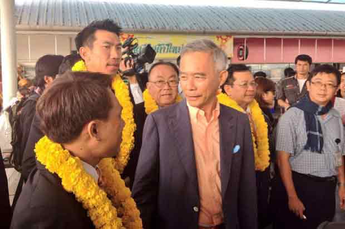 สุวัจน์นำลูกพรรคสมัครสส.กทม.ครบ33เขต สุวัจน์นำลูกพรรคสมัครสส.กทม.ครบ33เขต