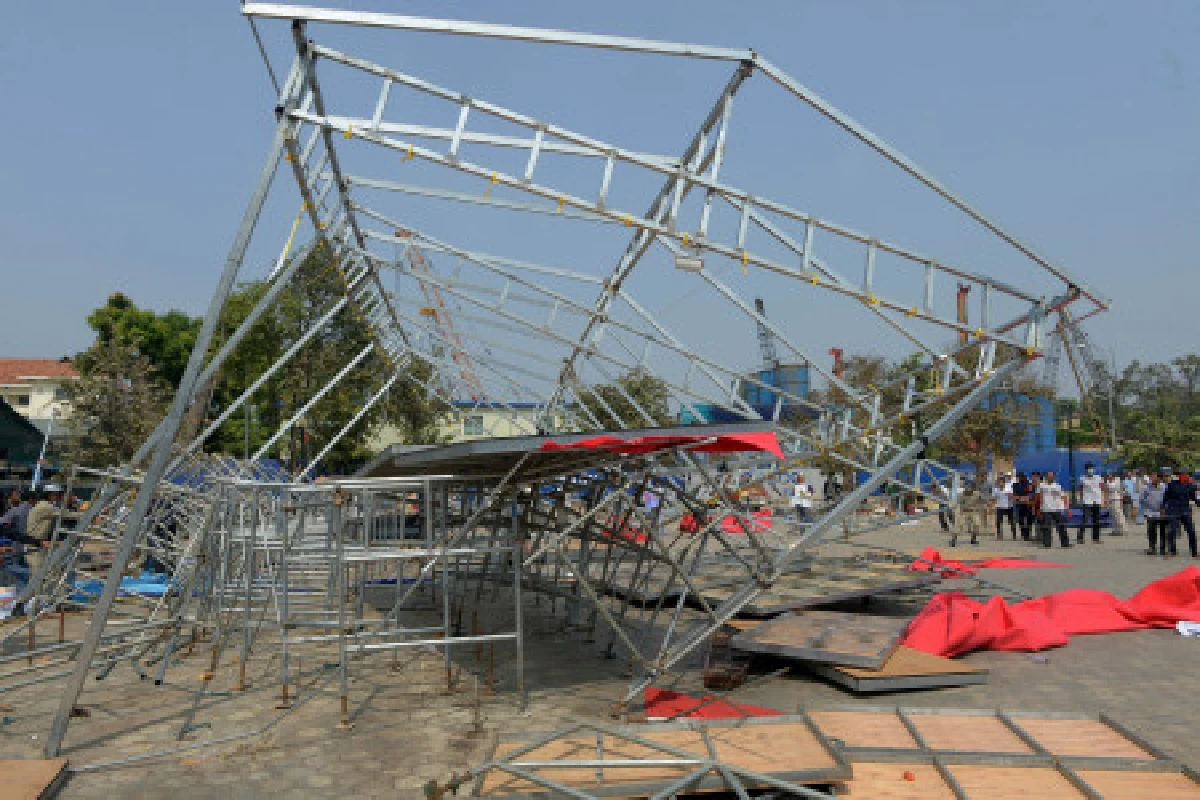 รวมภาพตร.เขมรขับไล่ทุบม็อบ