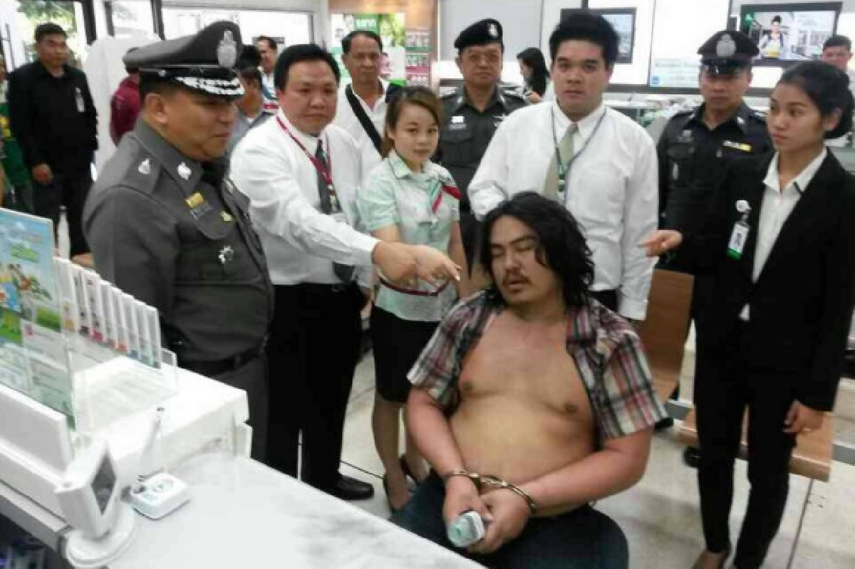 พ่อค้าขายไก่ควงมีดจี้ชิงแบงก์กสิกรไทย พ่อค้าขายไก่ควงมีดจี้ชิงแบงก์กสิกรไทย