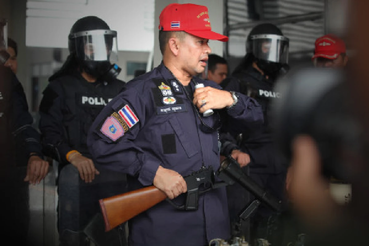 ตร.สาธิตใช้อุปกรณ์คุมม็อบ-ยิงแก๊สน้ำตา
