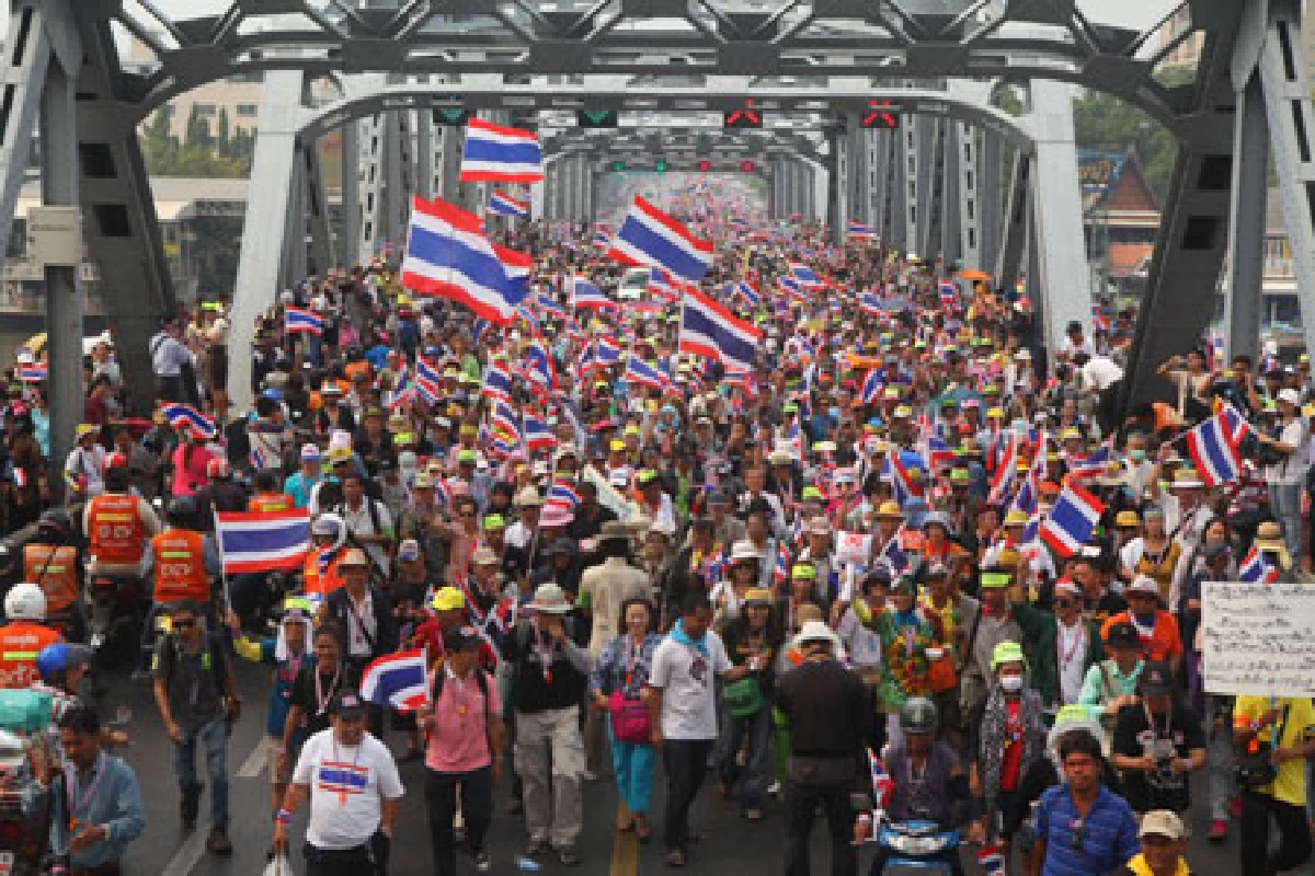 กปปส.ออกเดินเรียกแขกวันที่2เส้นฝั่งธน