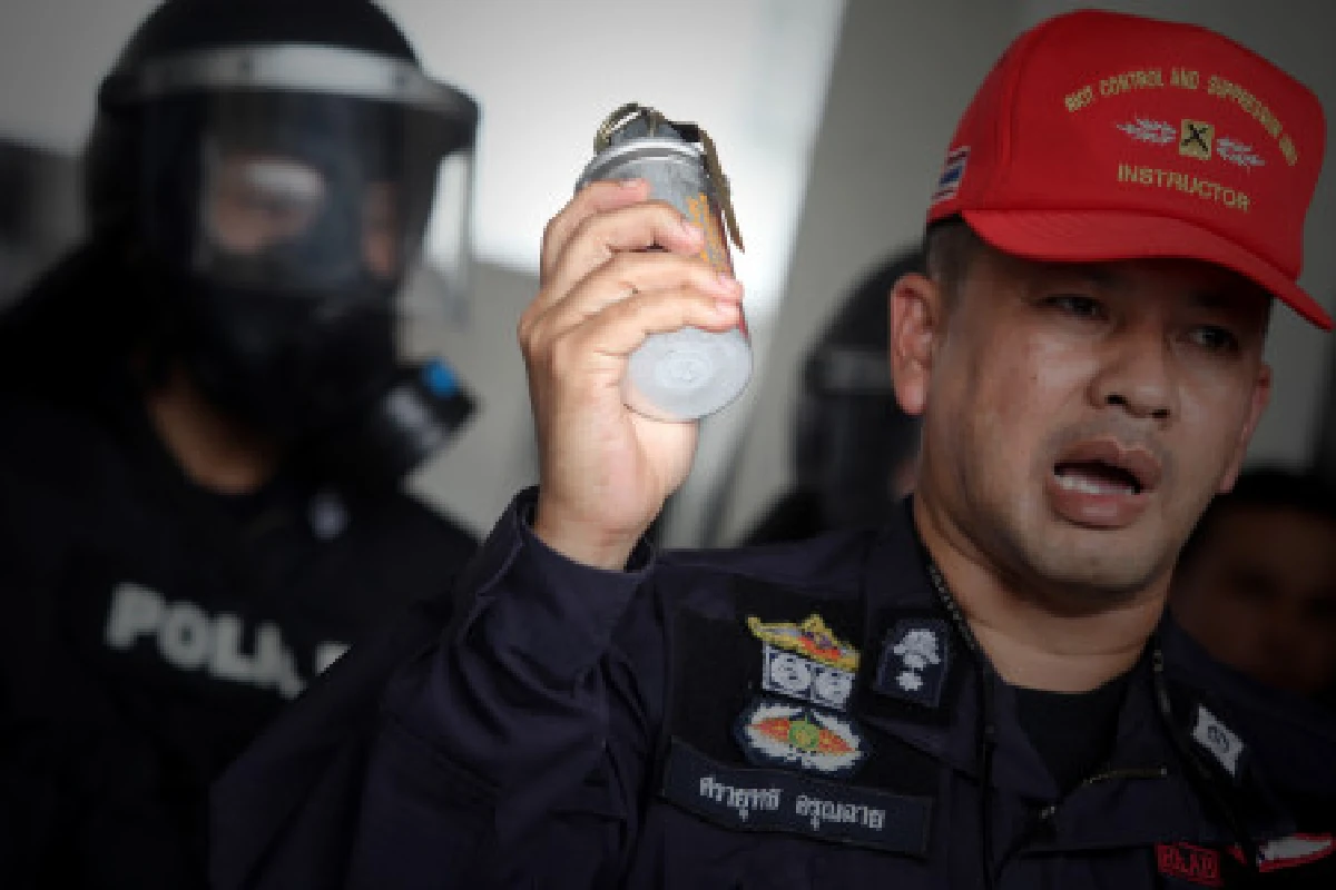 ตร.สาธิตใช้อุปกรณ์คุมม็อบ-ยิงแก๊สน้ำตา
