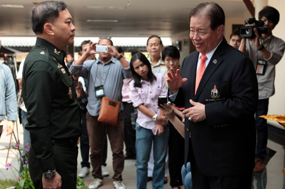 "ยุทธศักดิ์"เชื่อมีโอกาสทหารปฏิวัติ "ยุทธศักดิ์"เชื่อมีโอกาสทหารปฏิวัติ