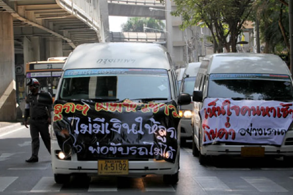 รถตู้โวยกปปส.ชัตดาวน์ทำเดือดร้อน