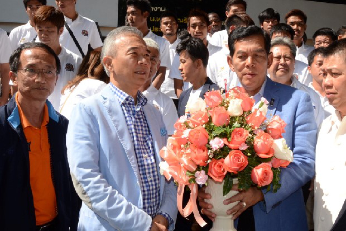 สุวัจน์แนะ2ฝ่ายพูดคุยหาทางออกการเมือง สุวัจน์แนะ2ฝ่ายพูดคุยหาทางออกการเมือง