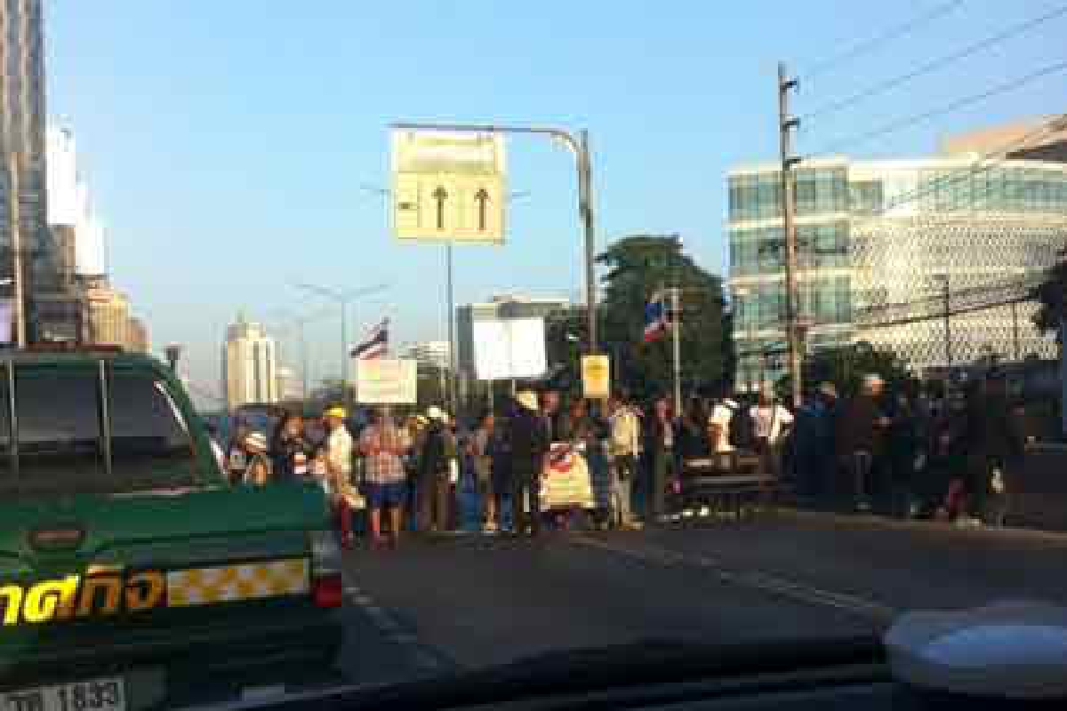 กปปส.ตั้งเวทีปิดการจราจร7จุด กปปส.ตั้งเวทีปิดการจราจร7จุด
