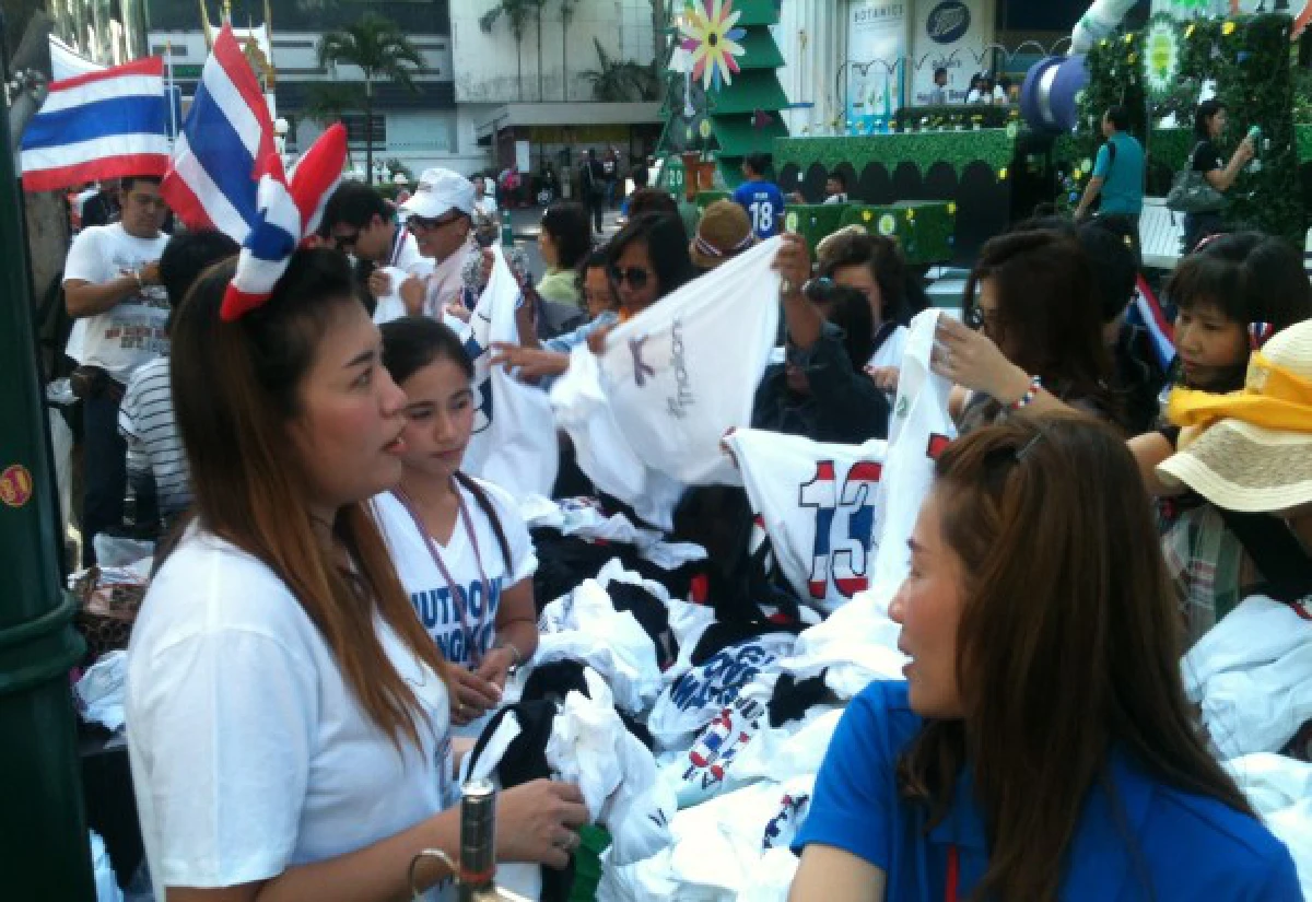 กปปส.แน่นปทุมวัน"มาร์ค-ชวน"ร่วมทักทายมวลชน