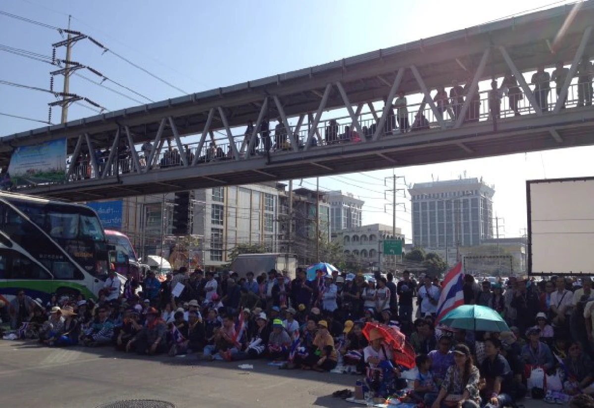 ม็อบแจ้งวัฒนะเปิดปราศรัย-จราจรหนาแน่น