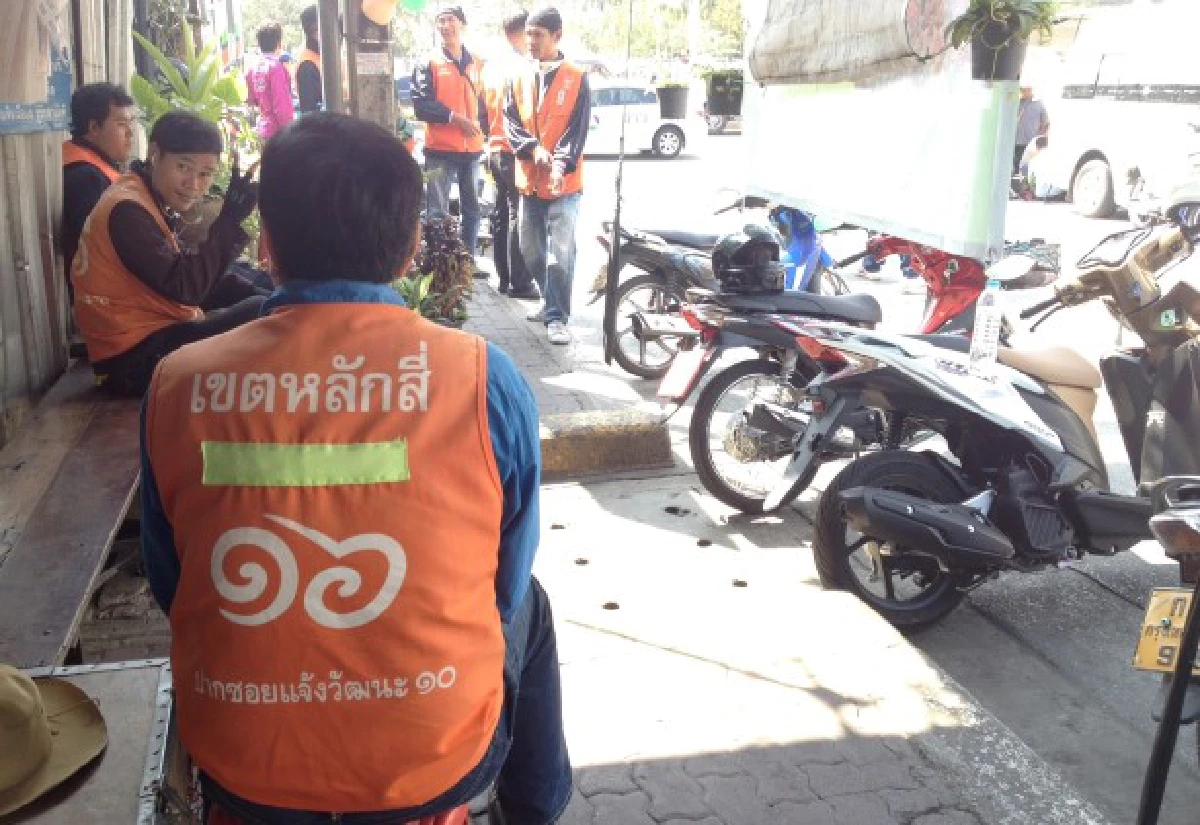 ธุรกิจข้างม็อบสร้างรายได้คู่การชุมนุม