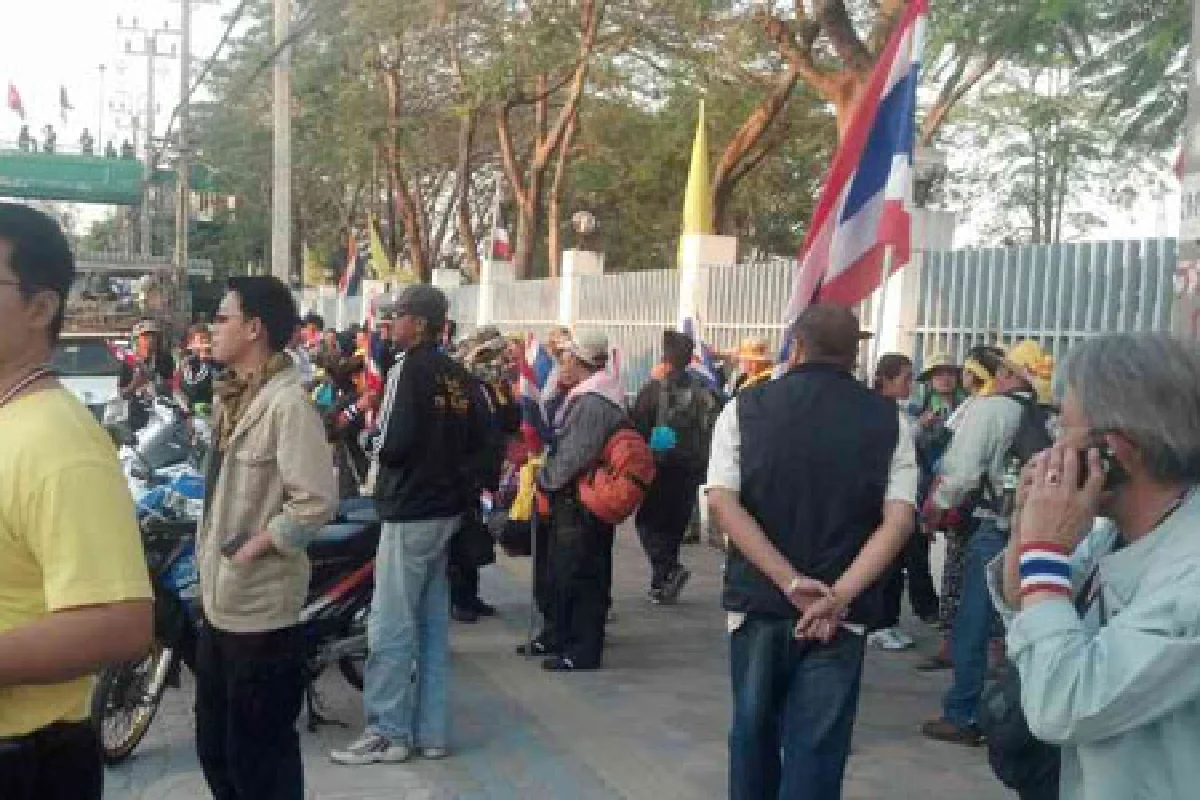 พุทธะอิสระนำมวลชนปิดกระทรวงพาณิชย์