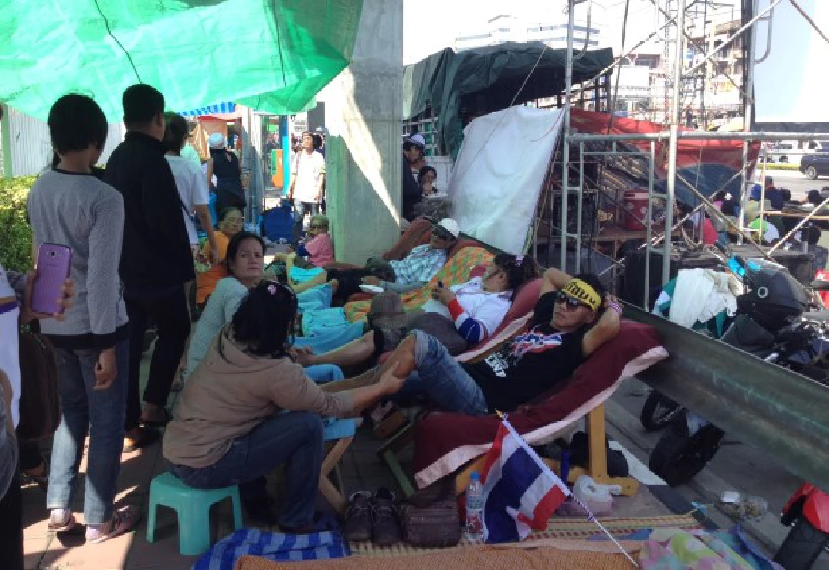 ธุรกิจข้างม็อบสร้างรายได้คู่การชุมนุม