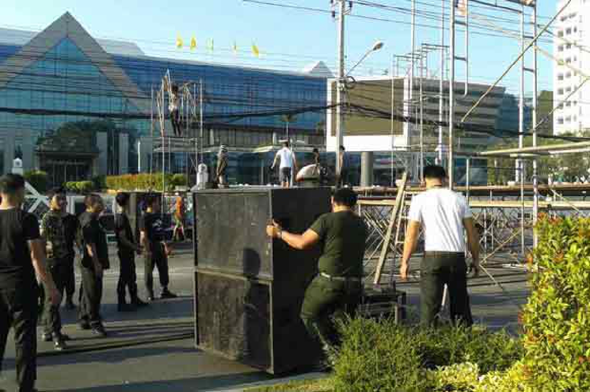 กปปส.แจ้งวัฒนะยุบเหลือเวทีเดียว กปปส.แจ้งวัฒนะยุบเหลือเวทีเดียว