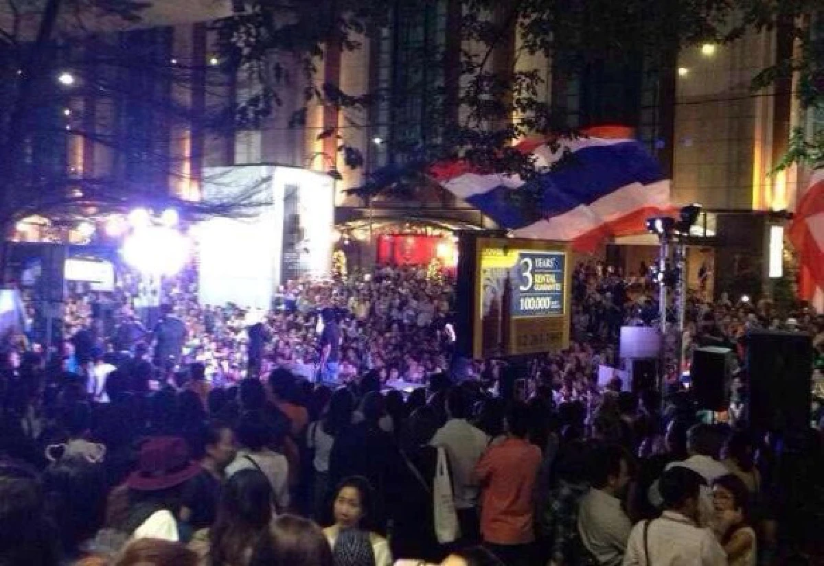 เพลินดนตรี(เพื่อการปฏิรูป) ณ แยกชิดลม