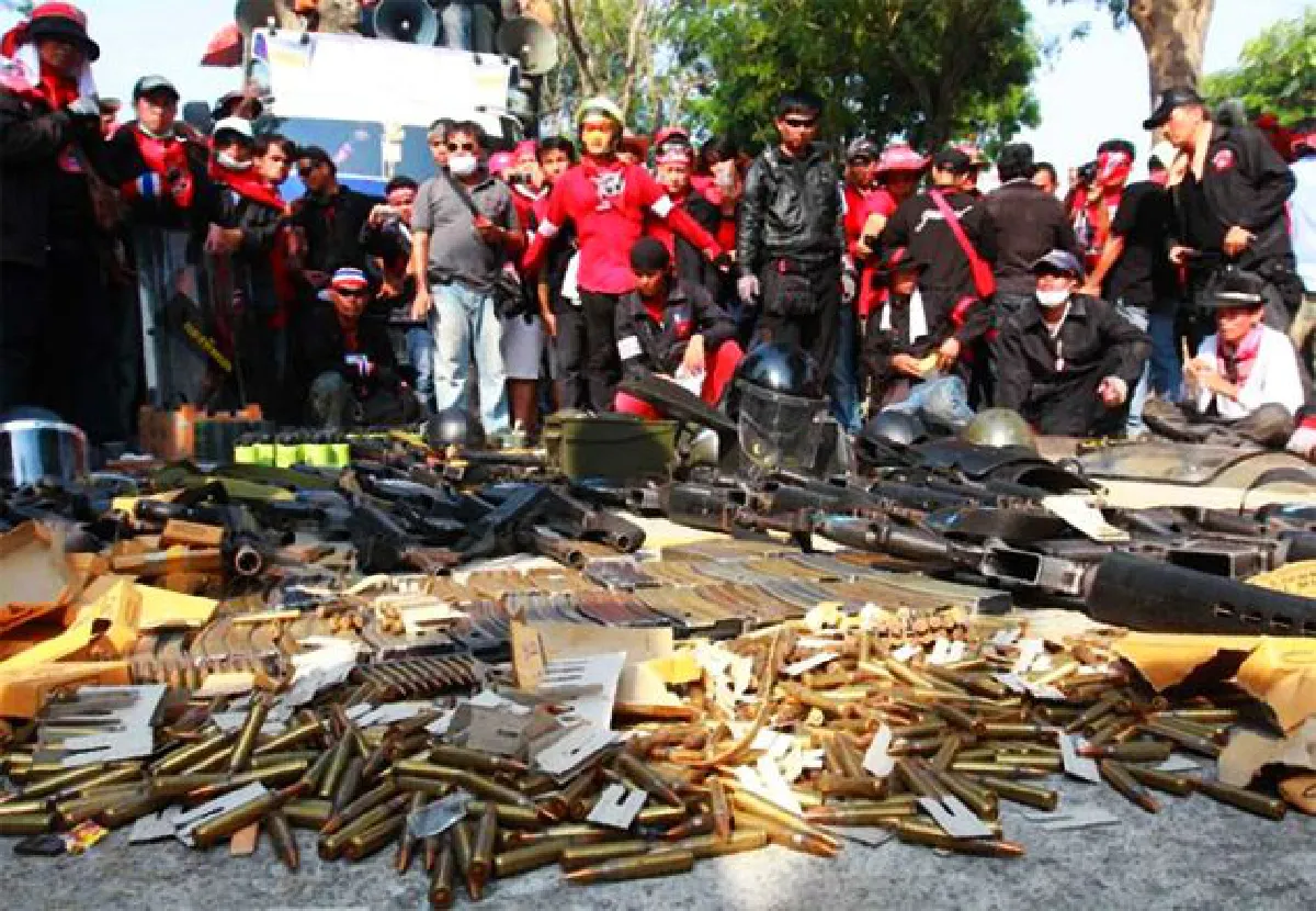 Radical red shirts 'stocking arms' for city fight