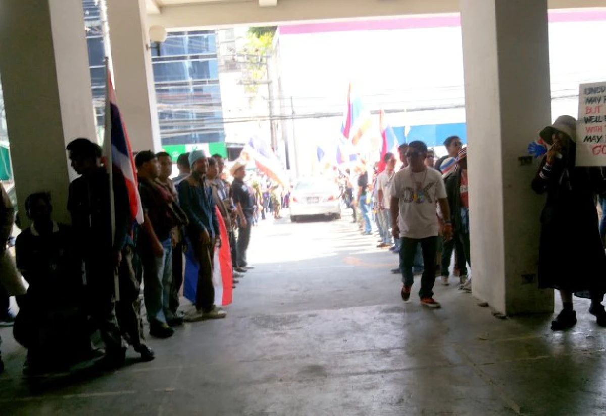 กปปส.อโศกลุยปิดสำนักงานสรรพากร