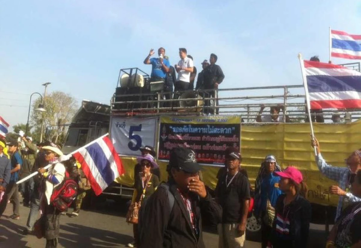 มวลชนปิดล้อมรฟม.รองผู้ว่าฯประกาศหยุดงาน1วัน