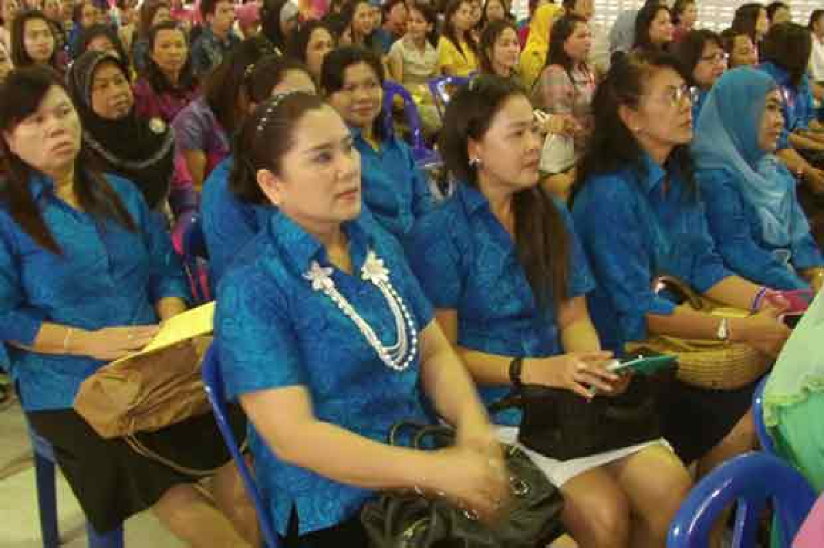 ครูใต้วอนรัฐสั่งย้ายหากถูกคุกคามชีวิต ครูใต้วอนรัฐสั่งย้ายหากถูกคุกคามชีวิต