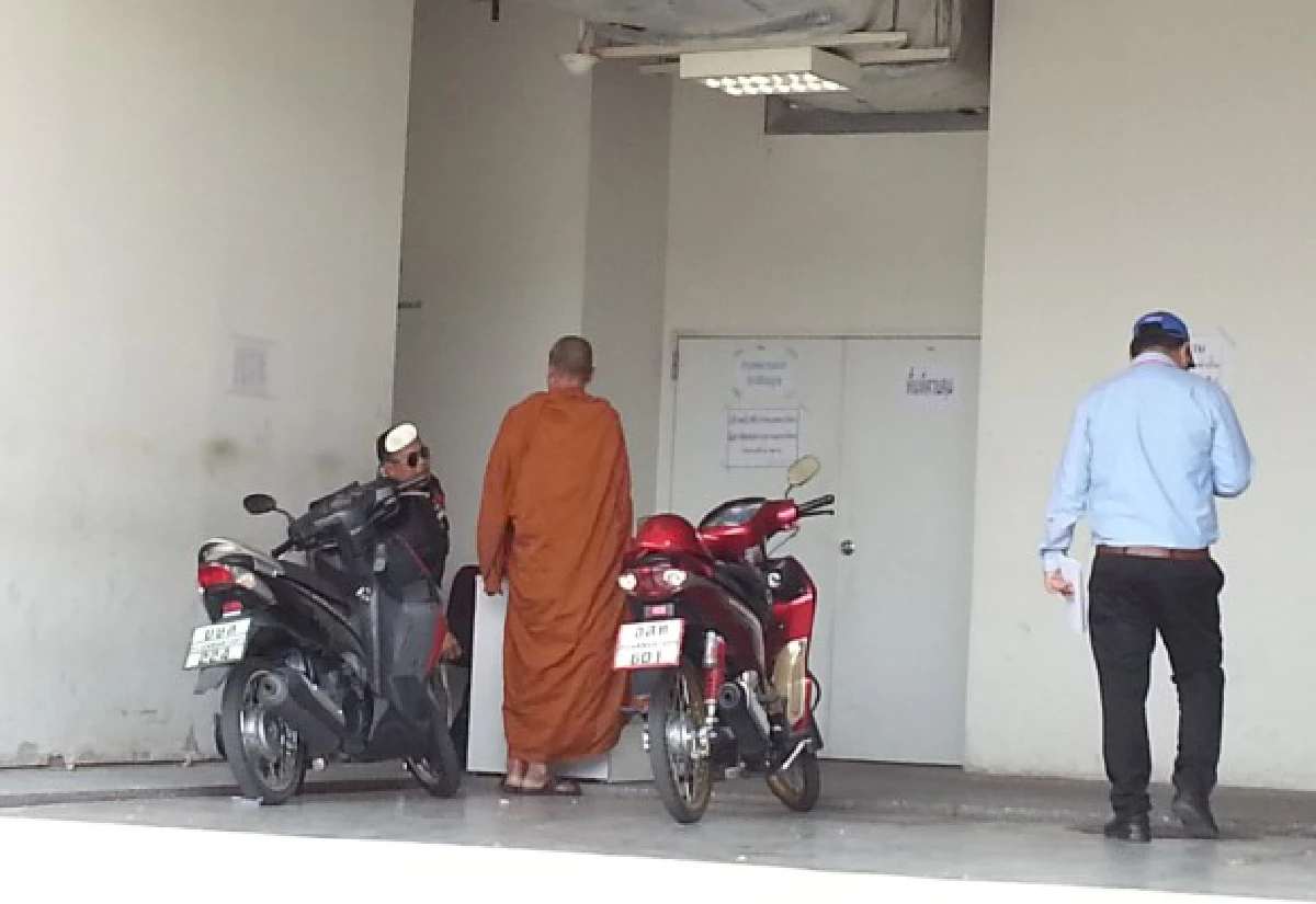 พุทธะอิสระอ้อนทหารช่วยหากถูกสลายชุมนุม