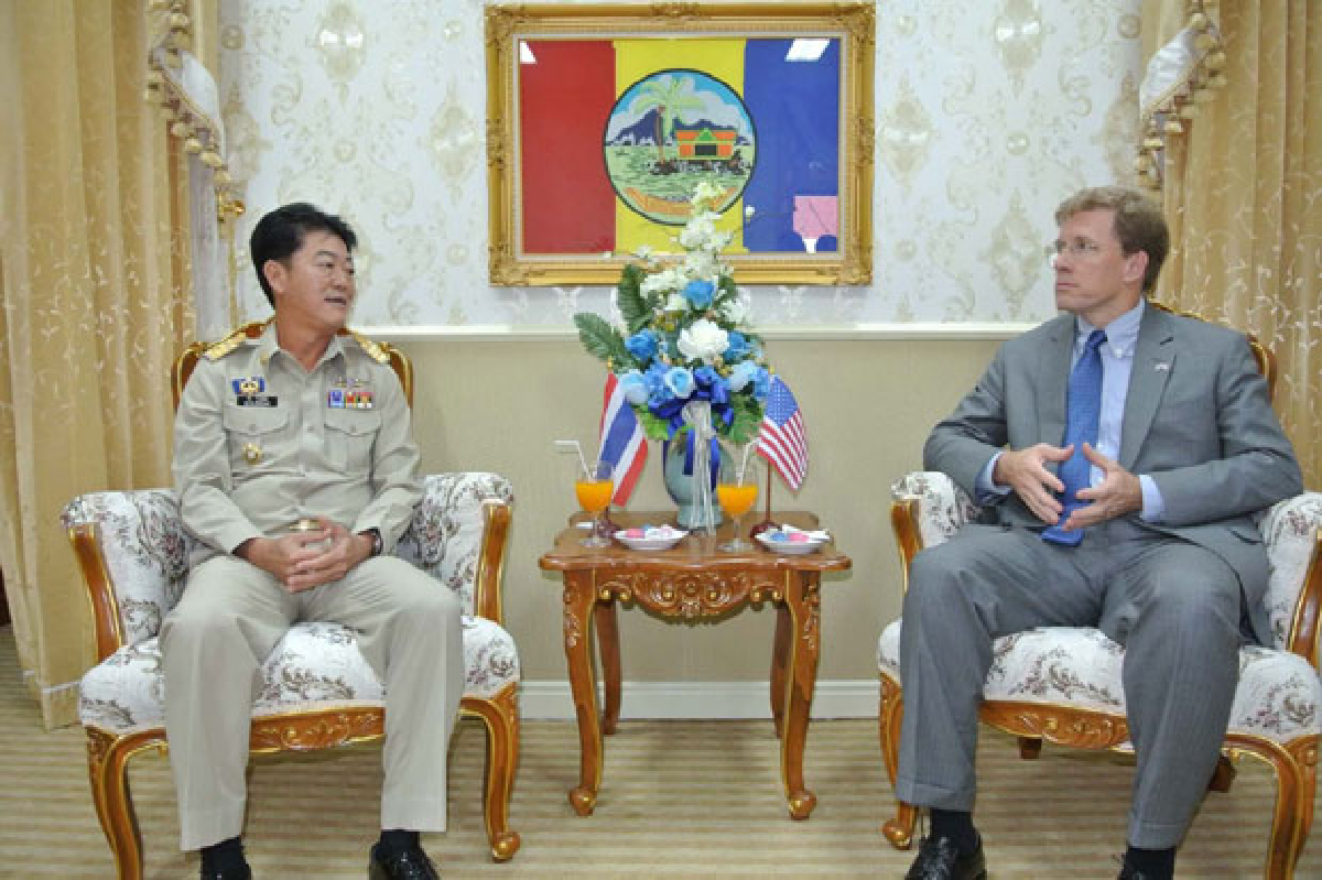 ทูตสหรัฐเยี่ยมชมบริษัทสัญชาติอเมริกัน ทูตสหรัฐเยี่ยมชมบริษัทสัญชาติอเมริกัน