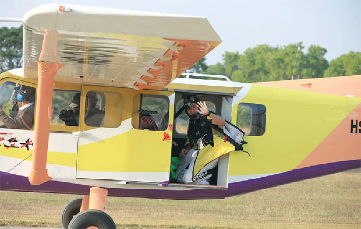 Sky Diving เปลี่ยนตัวเองในเสี้ยววินาที