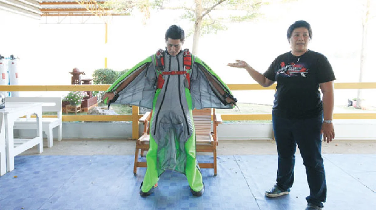 Sky Diving เปลี่ยนตัวเองในเสี้ยววินาที