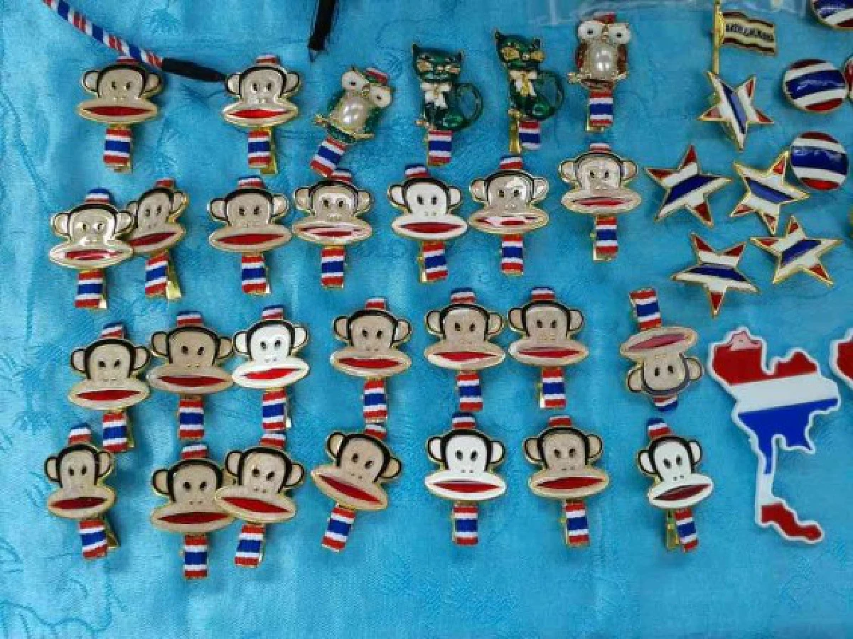 ช็อปเพลิน-เดินชิลกลางดงม็อบแยกปทุมวัน