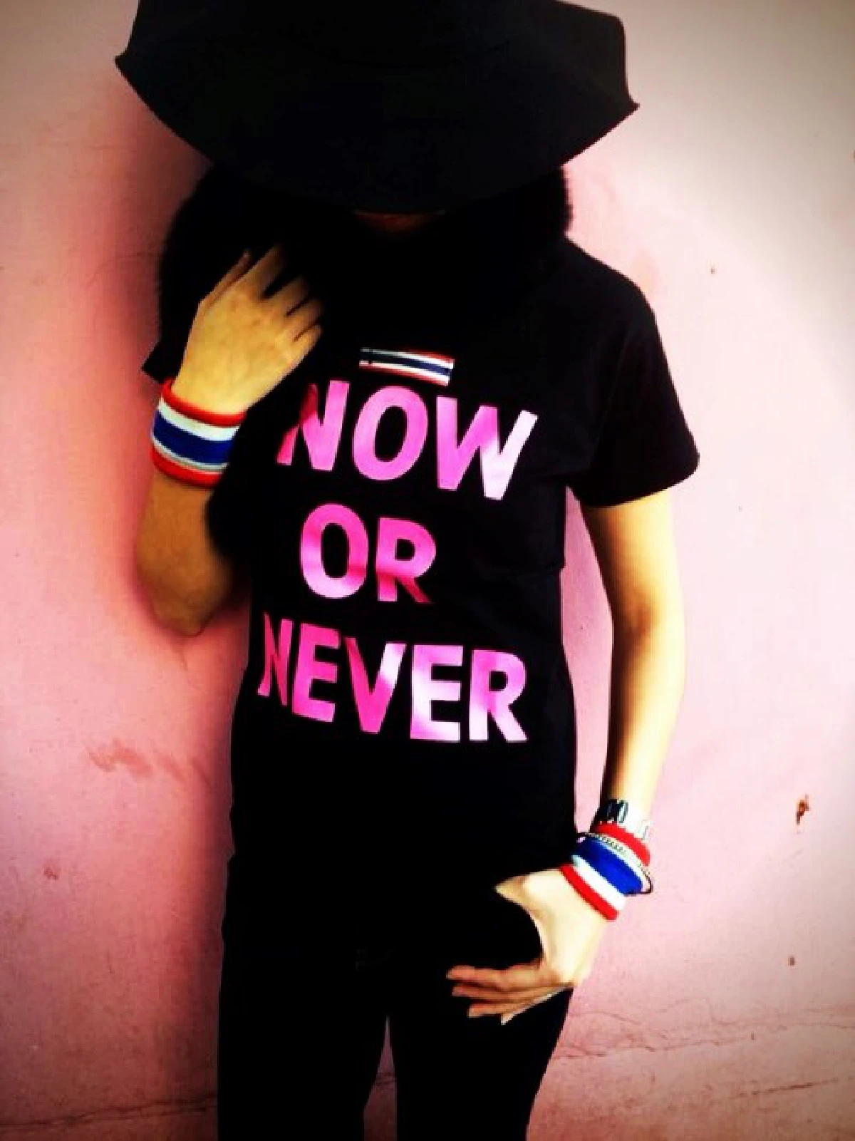 เสื้อยืดฝีมือคนดัง"ของที่ระลึก"สุดฮิตชัตดาวน์กทม.