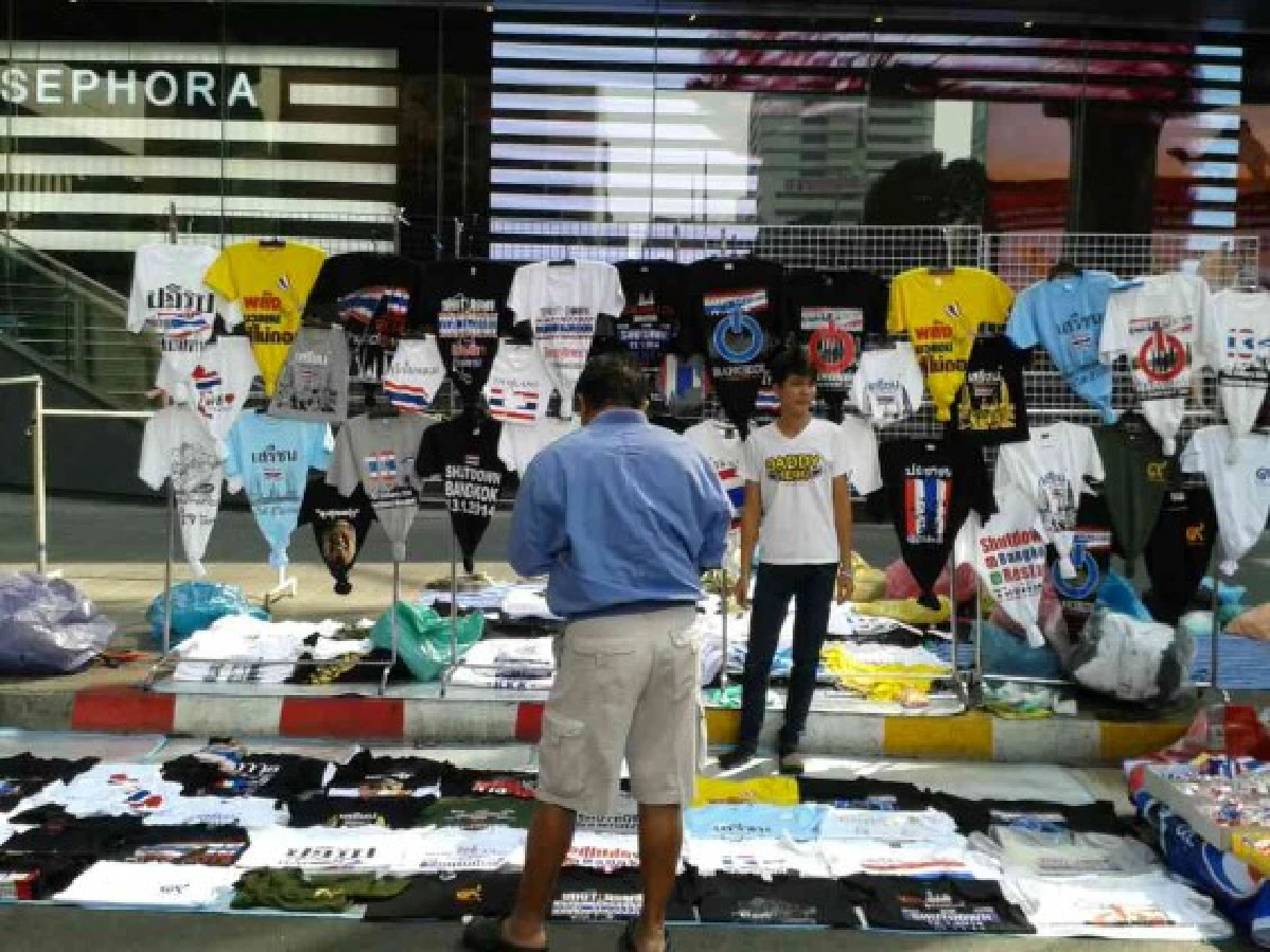 ช็อปเพลิน-เดินชิลกลางดงม็อบแยกปทุมวัน