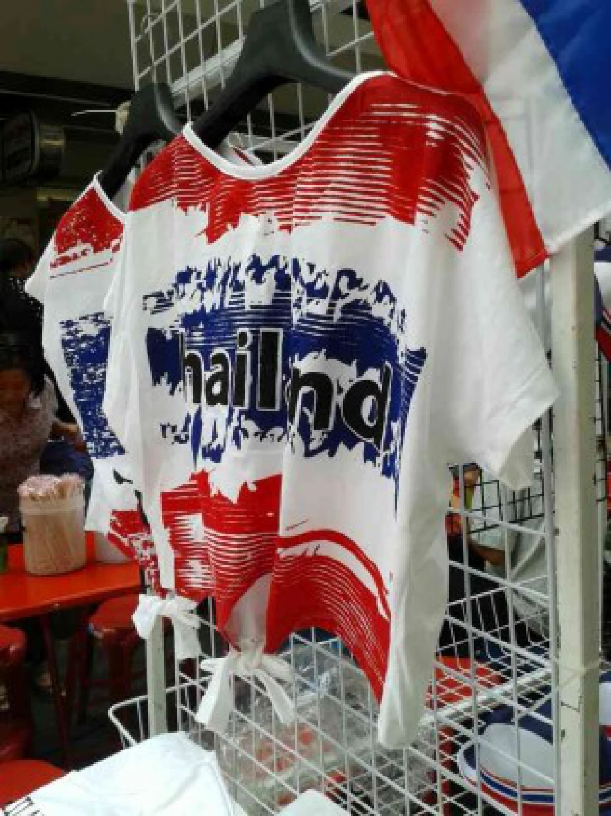 ช็อปเพลิน-เดินชิลกลางดงม็อบแยกปทุมวัน