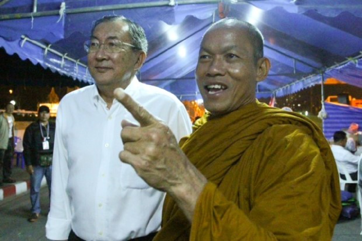 "ท่านใหม่"ให้กำลังใจกปปส.เวทีแจ้งวัฒนะ "ท่านใหม่"ให้กำลังใจกปปส.เวทีแจ้งวัฒนะ