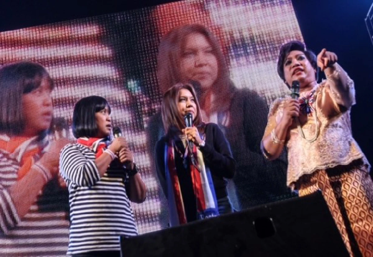 "ท่านใหม่"ให้กำลังใจกปปส.เวทีแจ้งวัฒนะ