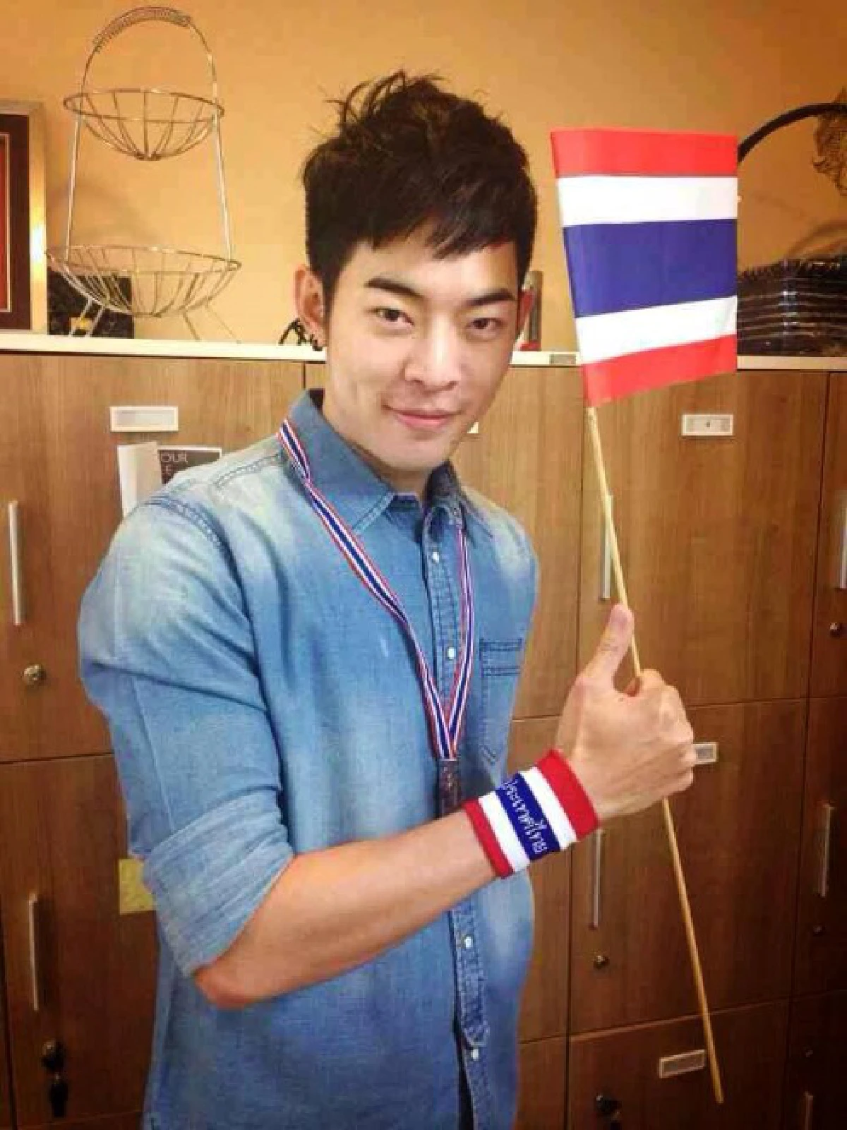 "รวมเดือนหนุ่มม็อบ"เพจนี้ไม่ได้มีดีแค่หน้าตา